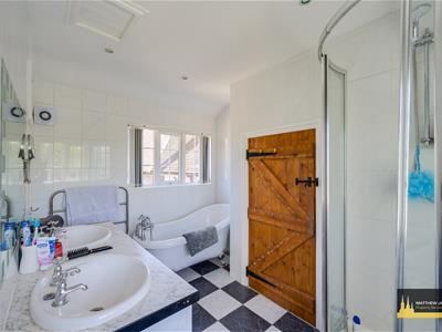 En Suite Bathroom